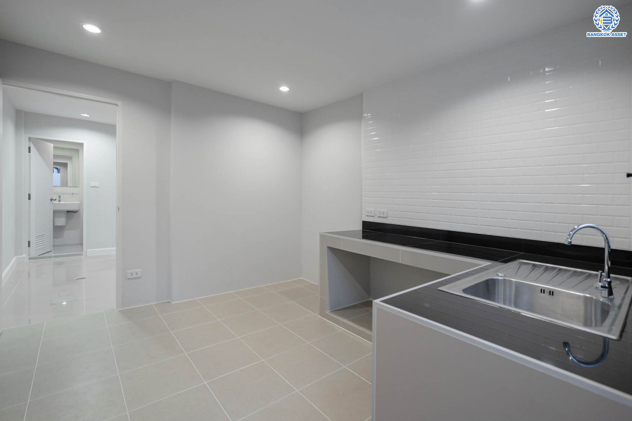 บ้านมือสองตกแต่งใหม่ ม.อักษรา พุทธมณฑลสาย3 ตกแต่งหรูหรา เนื้อที่ 55 ตร.ว. ฟังก์ชัน 3 ห้องนอน 3 ห้องน้ำ จอดรถได้ 2 คัน บนทำเลเชื่อมต่อเมือง ใกล้เซ็นทรัลศาลายา, ม.มหิดล ทางคู่ขนานลอยฟ้าบรมราชชนนี และรายล้อมด้วยสิ่งอำนวยความสะดวกครบ!